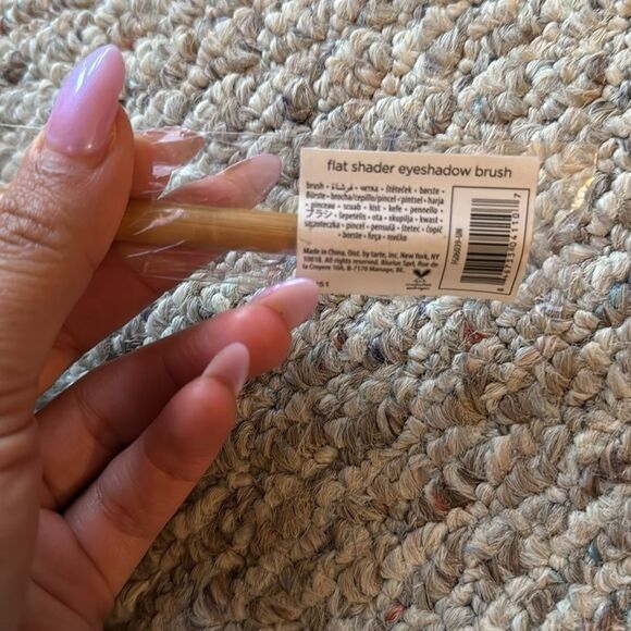 NEW TARTE flat shader eyeshadow brush sealed - Picture 3 of 3